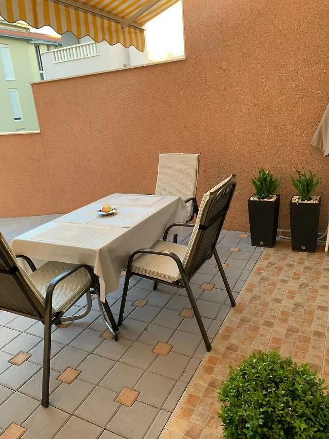 Apartments Villa Zica تروغير كرواتيا